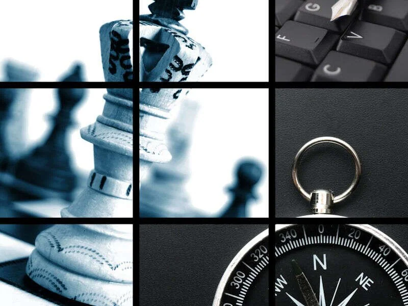 Échiquier, clavier et boussole